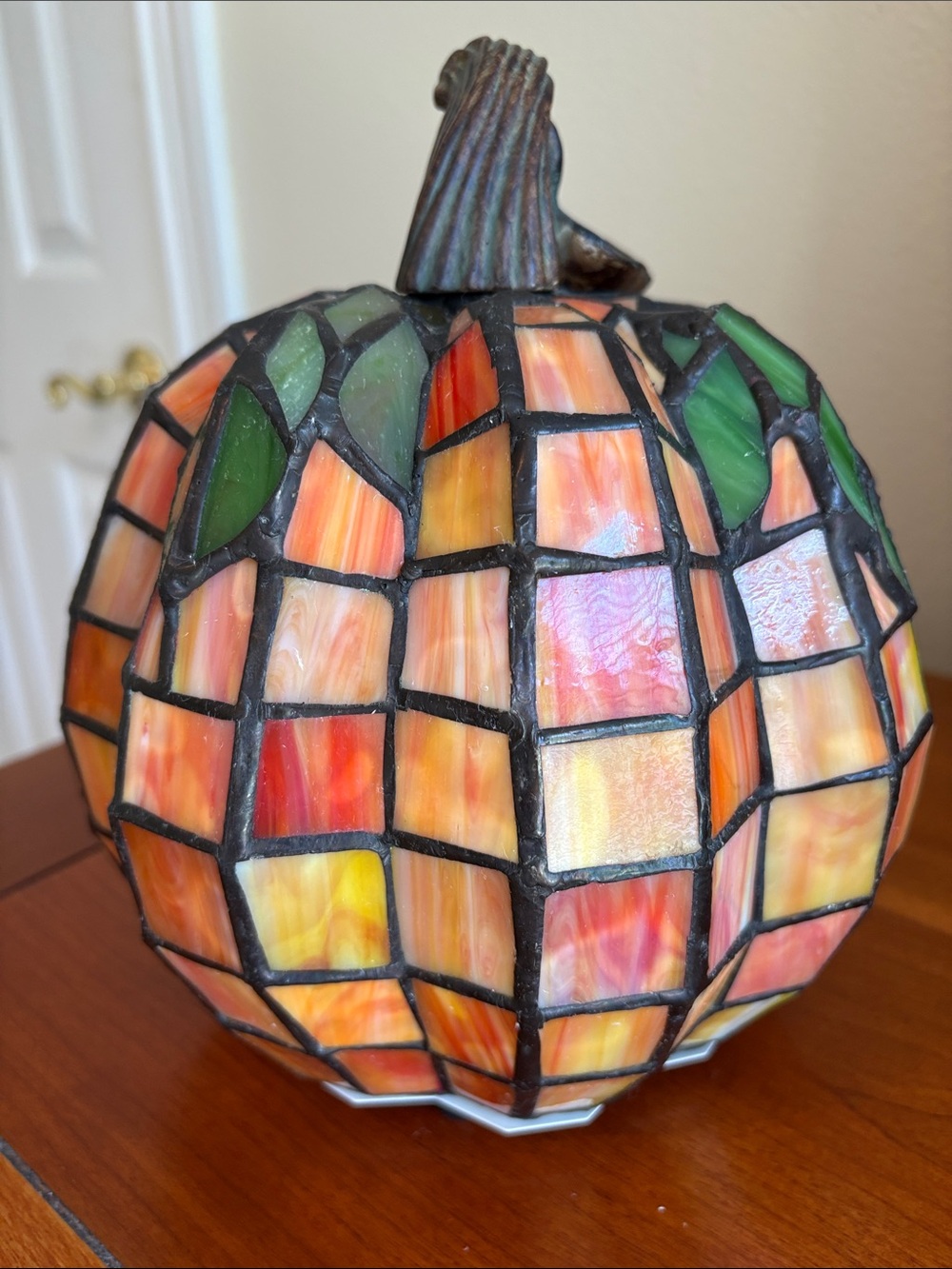 9” LIT Tiffany Style Stained Glass Pumpkin Accent Lamp Fall Autumn Farmhouse - Picture 8 of 16